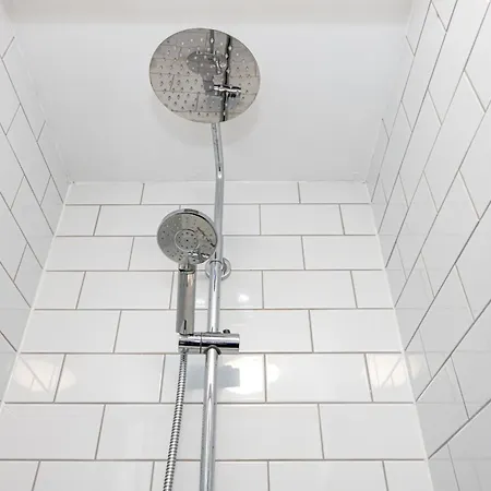 2 Ensuite Bed Home Near Shops Denton  Exterior photo