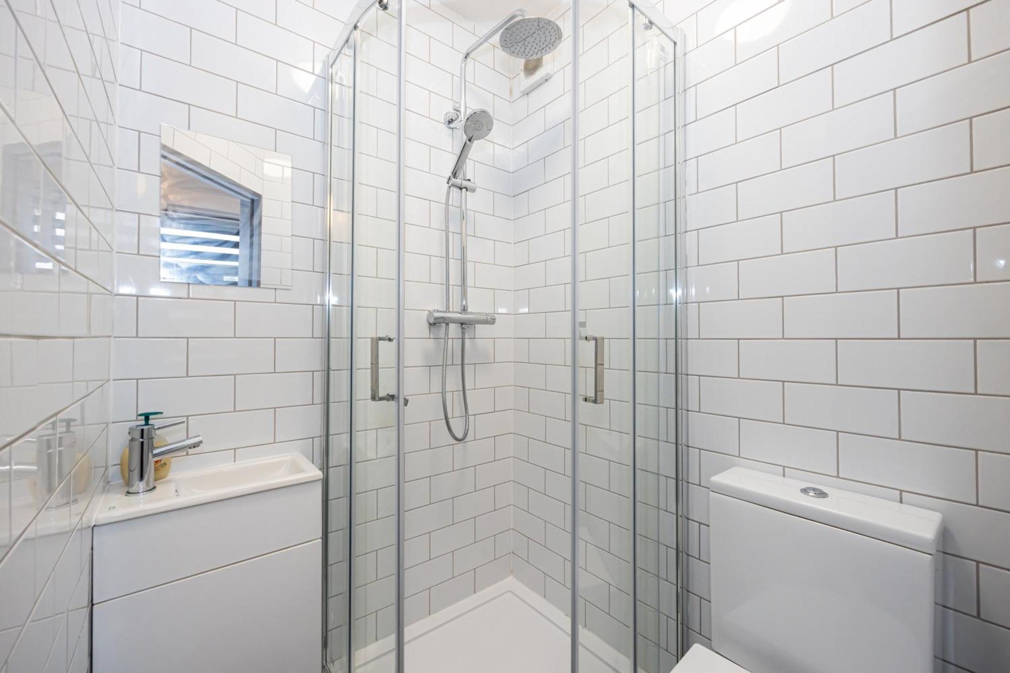 Apartment 2 Ensuite Bed Near Shops