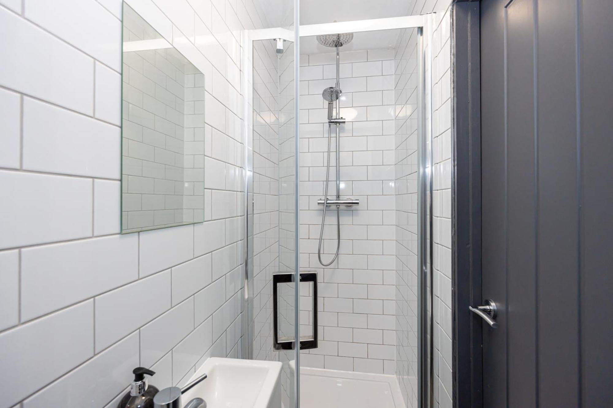 2 Ensuite Bed Near Shops