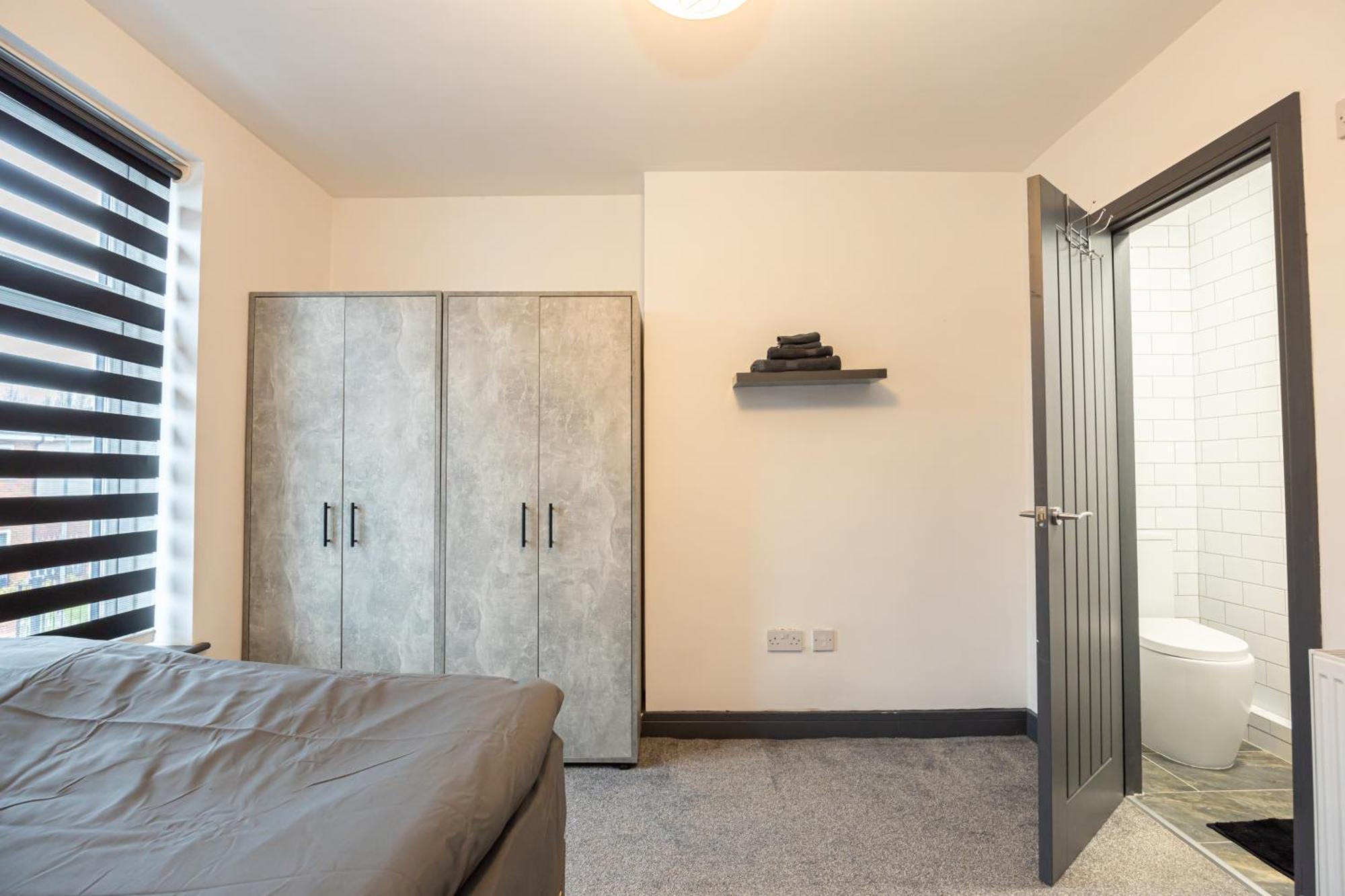 2 Ensuite Bed Near Shops Apartment Denton (Tameside)