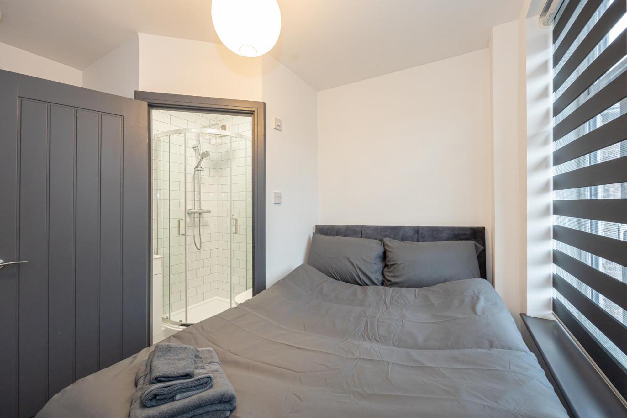 2 Ensuite Bed Near Shops Denton (Tameside)